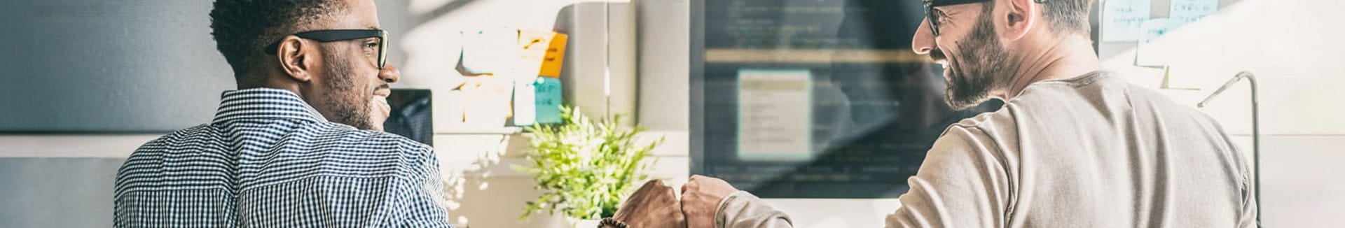 business_partners_fist_bump
