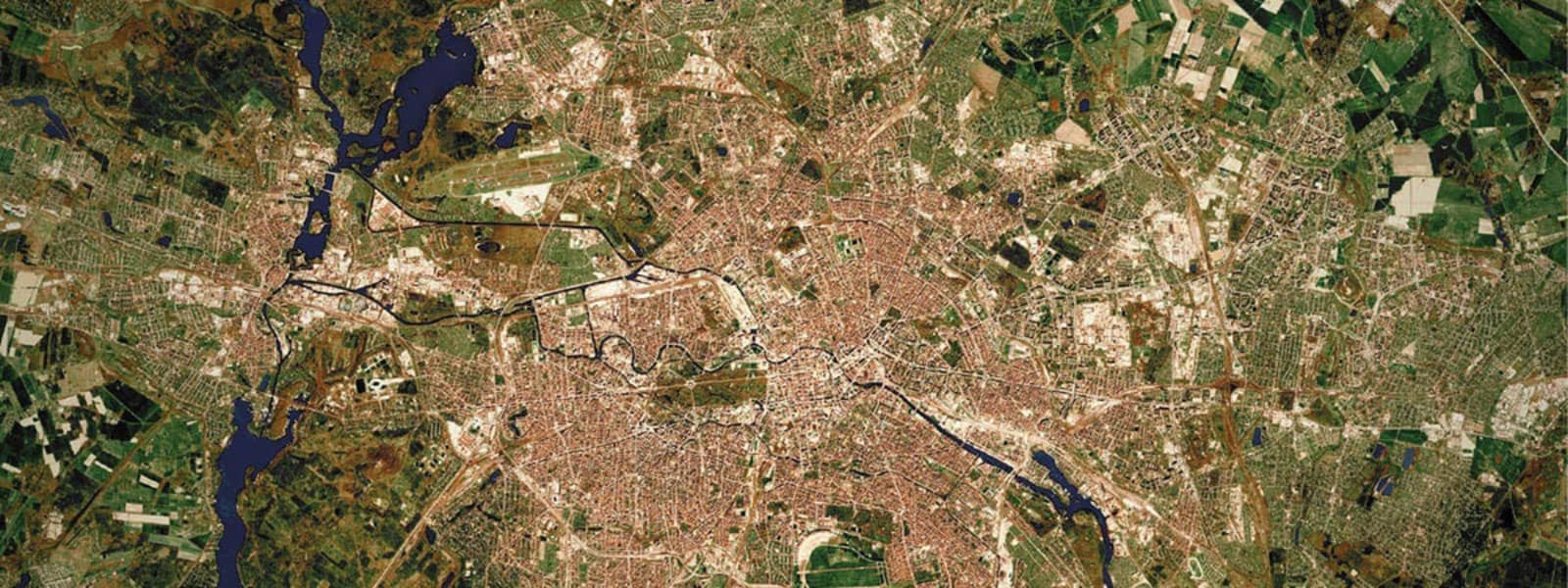 Birdseye view of a city