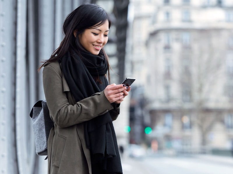 female_looking_at_news_on_phone