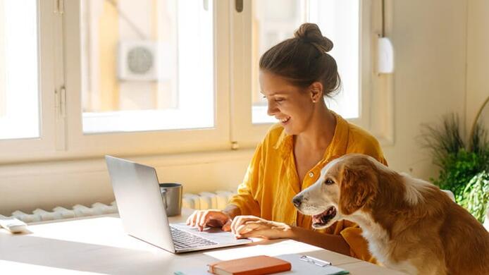 female_in_yellow_shirt_with_dog_working_on_her_laptop_and_ready_to_take_notes_800x600.jpg