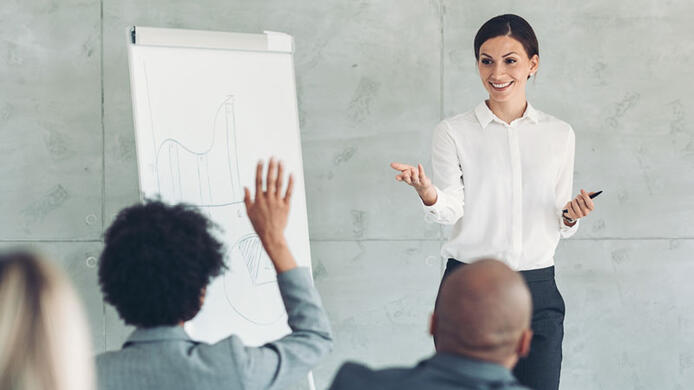 female leader leading a team brainstorm